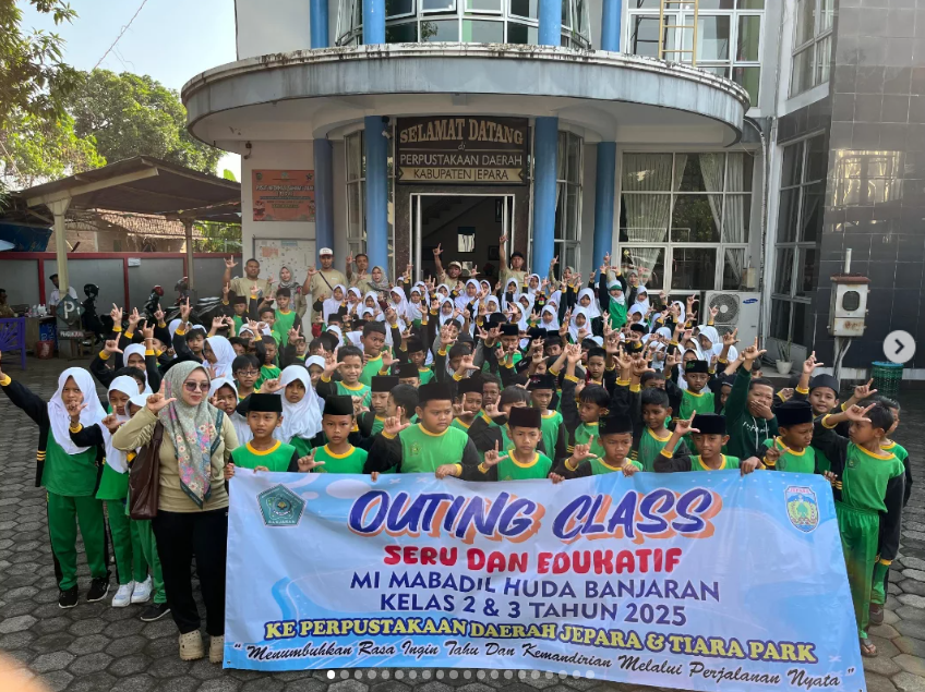 Seru dan Edukatif! Siswa MI Mabadil Huda Banjaran Ikuti Outing Class ke Perpustakaan Daerah Jepara